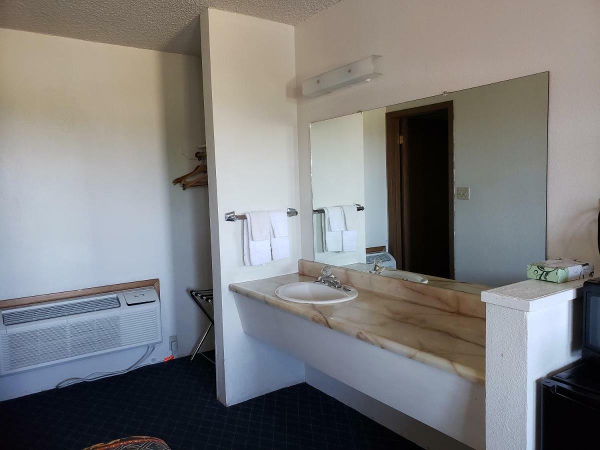 Budget Inn Fallon Bagian luar foto